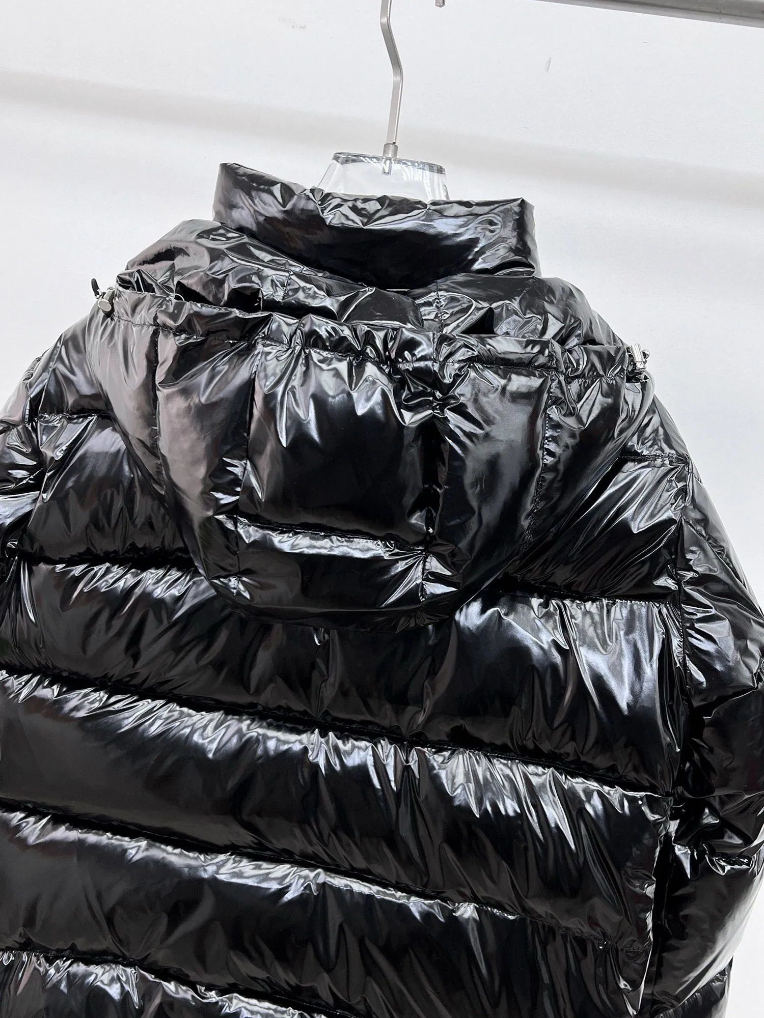 P390 Moncler/ 2026 70 、 。 DNA ， ， 。 Classic ， 、 。 Classic 70 。 Quality， 90 ，Premium Quality ， ，Black ！ Sizes M-3XL